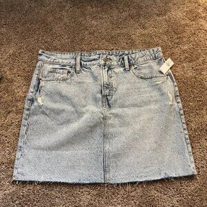 Old Navy Mid-Rise Denim Skirt - Size 14 (New with Tags)